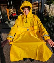 Laden Sie das Bild in den Galerie-Viewer, HOCK Premium „E-Bike Poncho“, Regenponcho mit Ärmel für Fahrrad und E-Bike, für Helme geeignet - Regencape 100,0% wasserdicht, Fahrradponcho für Herren &amp; Damen