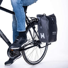Laden Sie das Bild in den Galerie-Viewer, Fahrradtasche Gepäckträger Rainbag - Robust und Wasserdicht – Hinterradtasche (25L Volumen)